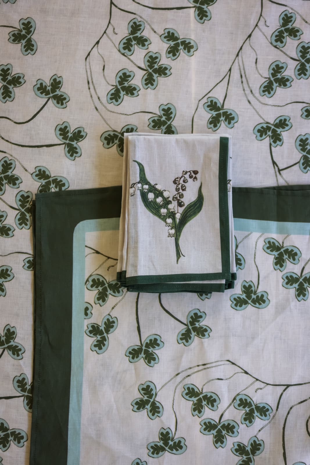 Trailing Trefle Tablecloth
